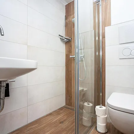 Q-stadl * שטייביס